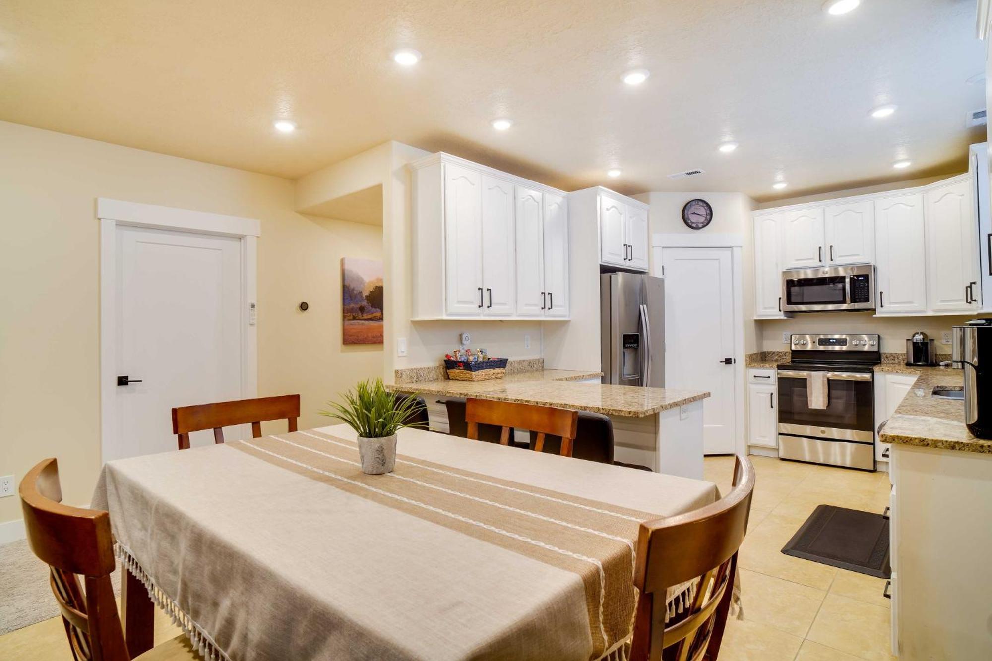 Contemporary Home With Grill Near Utah Lake! Saratoga Springs Ngoại thất bức ảnh